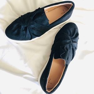 Super cute black suede loafer tennis shoes